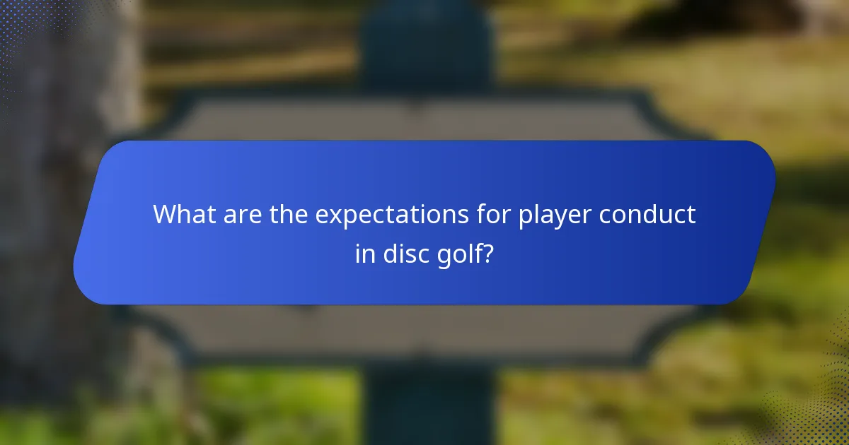 What are the expectations for player conduct in disc golf?